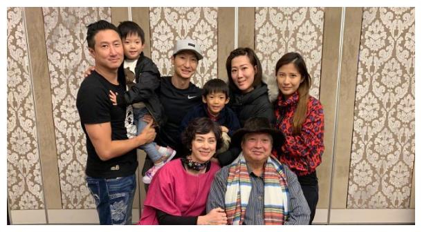 洪金寶52歲長子自曝想生女兒,妻子有意人工受孕,全家已移居深圳