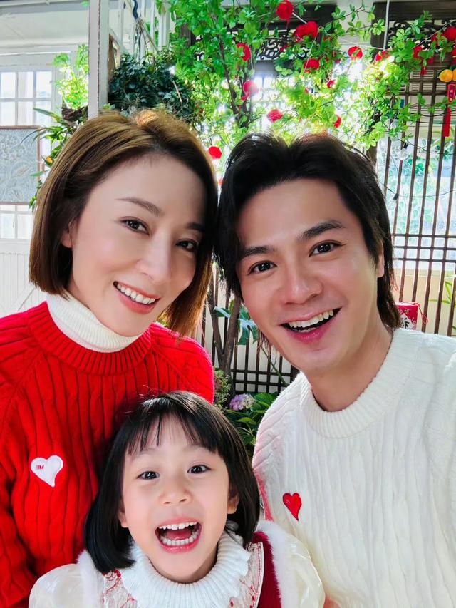 TVB視后與圈中閨蜜聚會!曬雙方合體美照,被網民直指頭太大