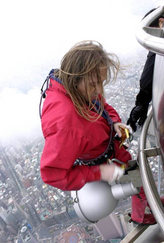 「法國蜘蛛人」22年前攻頂台北101！親揭當年慘況：這棟大樓好像被詛咒