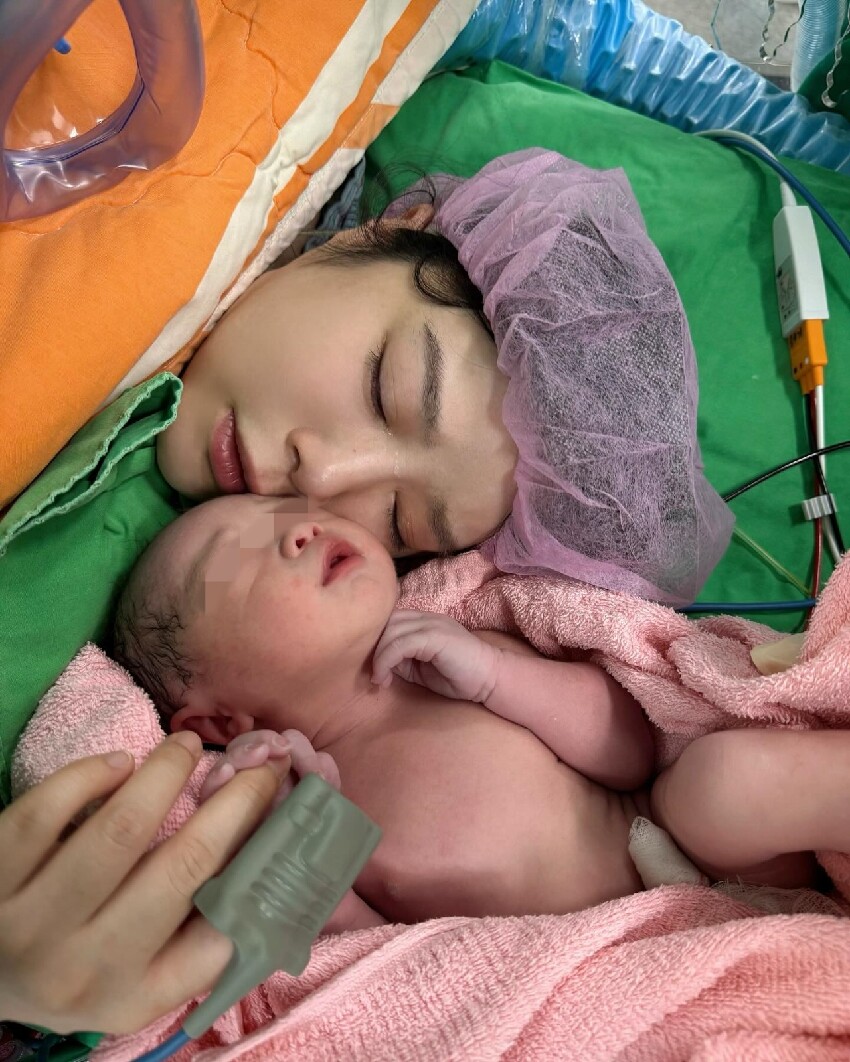 拼了命也要當媽!41歲女星「打針取卵9次」孕期大出血 見到寶寶喜極而泣「初戀了」