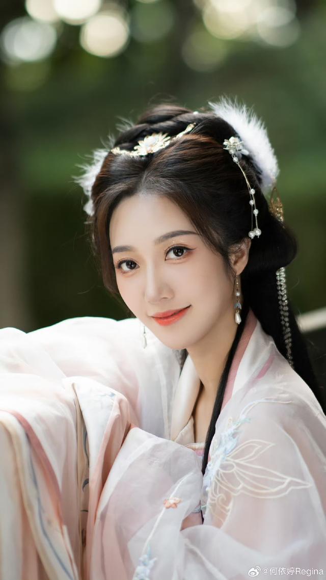 TVB力捧小花曬孕肚寫真，懷胎八個月將卸貨，獲老公女王般照顧