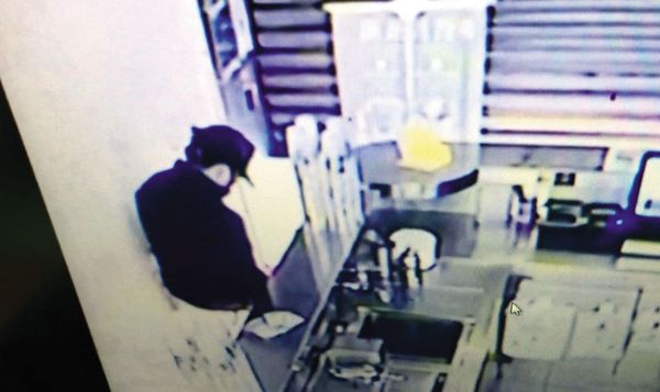 新北高職生在家「身中22刀身亡」！兇手竟僅14歲「躲關帝廟發抖」狂念佛號