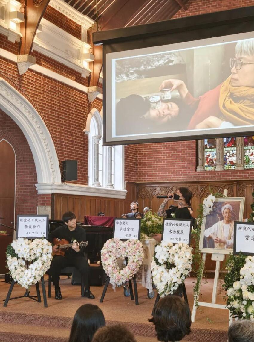陳敏兒出殯32歲長子捧遺照，致悼詞緒激動當場痛哭，次子在旁安撫