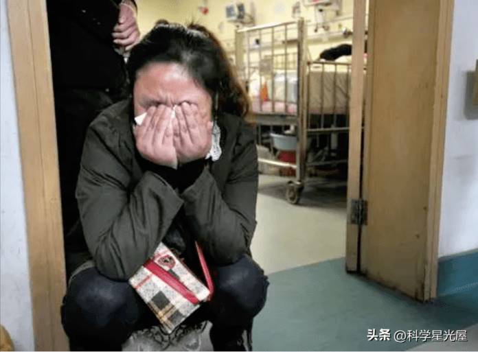 39歲工程師突然患癌離世！留下8歲兒子和1350萬房貸 妻子「打開老公手機一看」當場崩潰痛哭