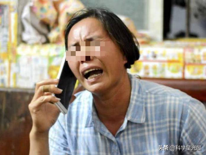 39歲工程師突然患癌離世！留下8歲兒子和1350萬房貸 妻子「打開老公手機一看」當場崩潰痛哭