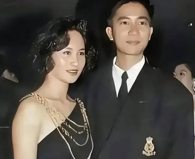 19歲相遇，一見鍾情，相識10年後，她攜10億嫁妝結婚，他服藥身亡