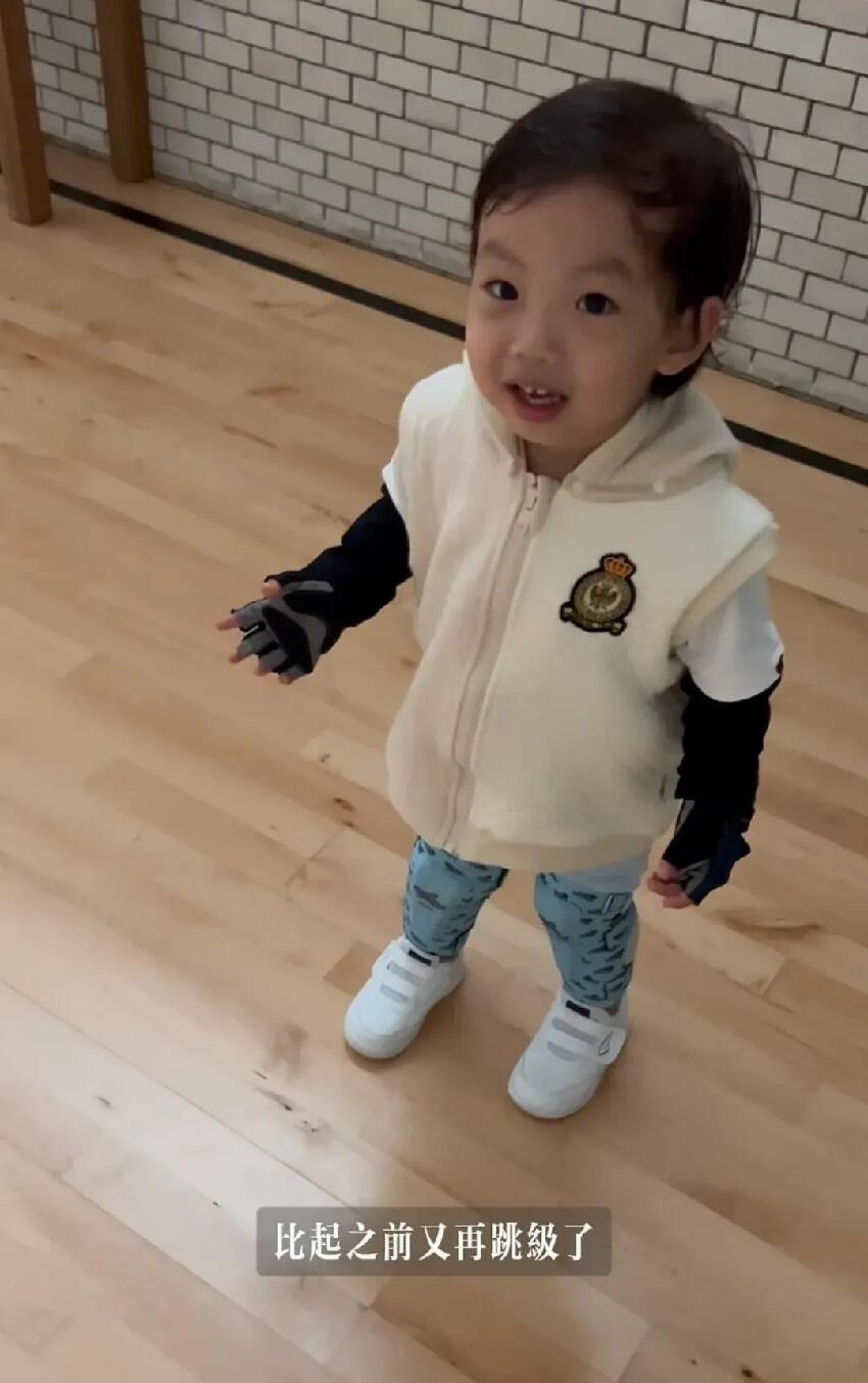 前港姐張寶兒自爆大仔已退學，被老師反映專註力不足