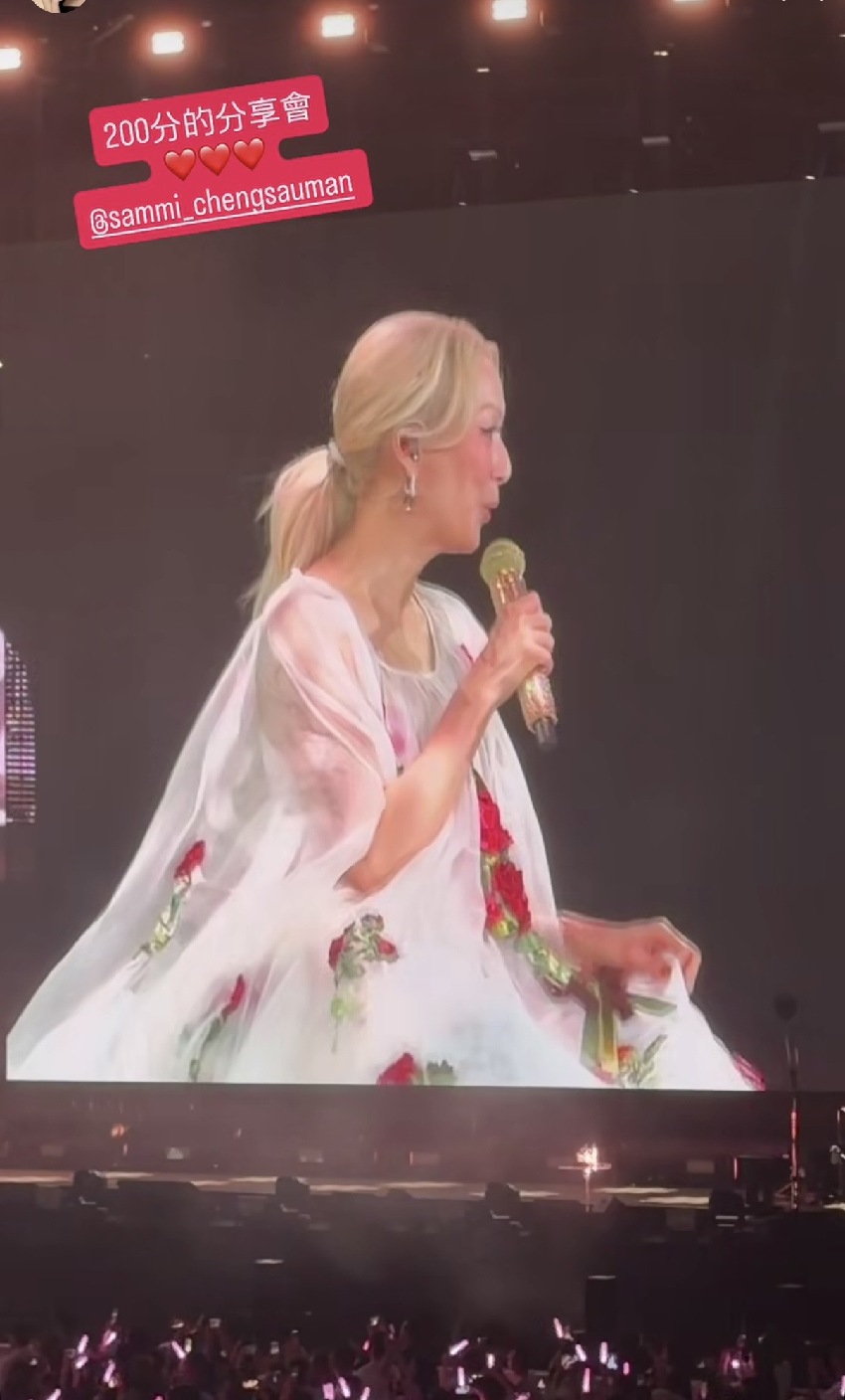 甘比帶倆女兒看演唱會,17歲長女五官大氣越髮漂亮,坐鐘楚紅旁邊