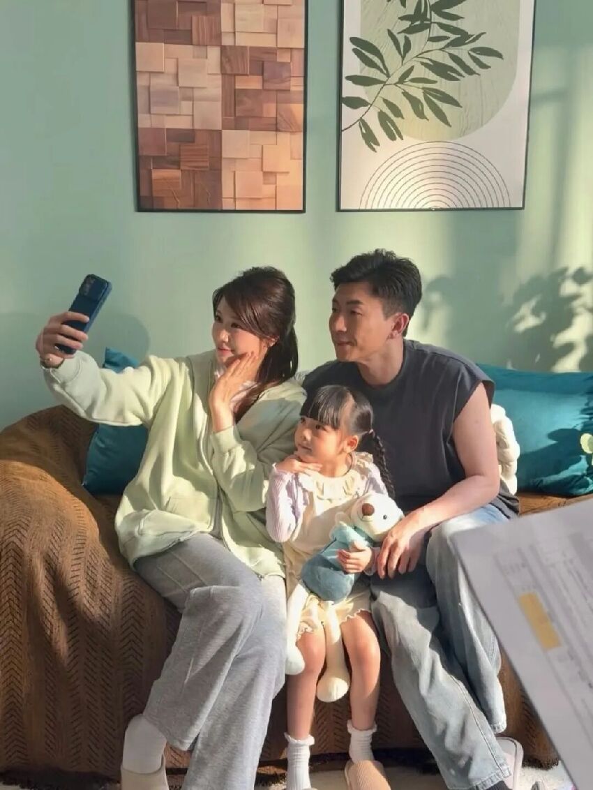 33歲TVB女星與39歲男星合體曬全家福，有望回歸《愛回家》大結局