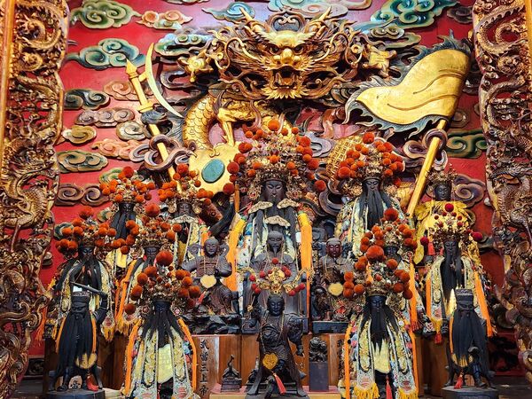 玄天上帝聖誕「巨蛾集體祝壽」！隔天「神像驚人變化」信徒驚喊神蹟