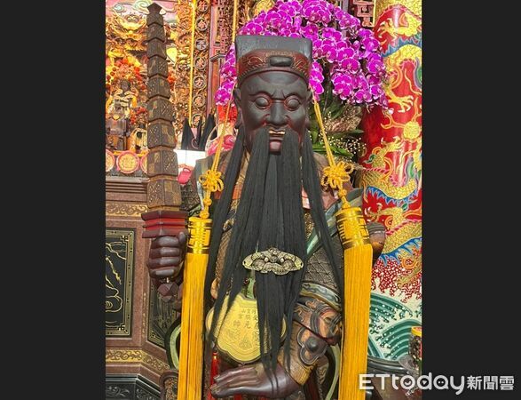 玄天上帝聖誕「巨蛾集體祝壽」！隔天「神像驚人變化」信徒驚喊神蹟