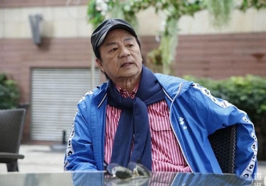 香港一代武打巨星近況曝光，被指蒼老不少，與愛妻感情成佳話