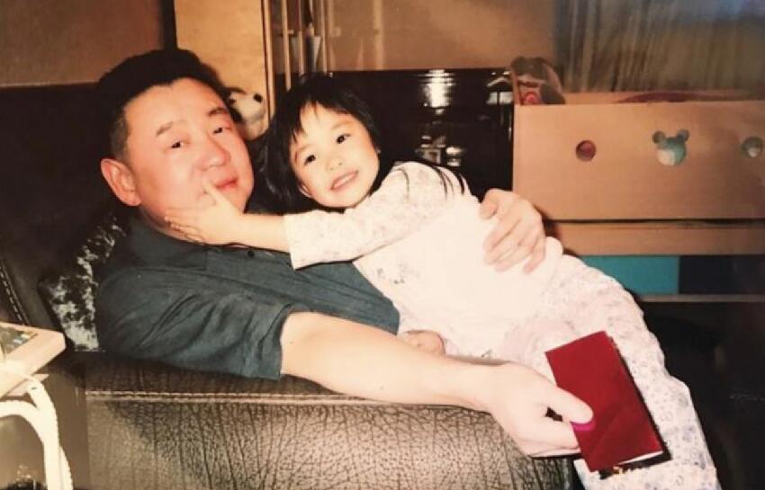 劉鑾雄低調過75歲生日，呂麗君女兒曬照慶祝，劉鑾雄年輕照罕曝光