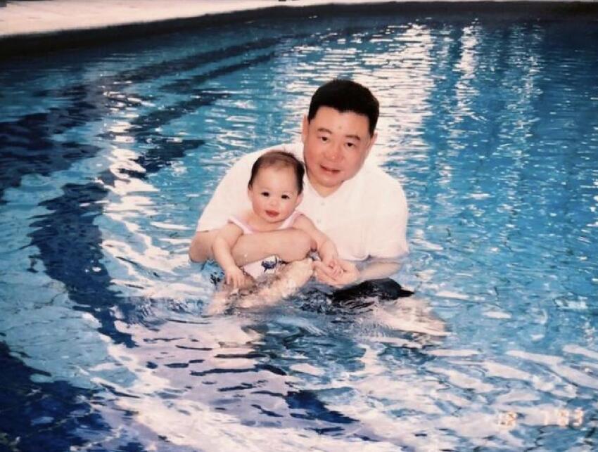 劉鑾雄低調過75歲生日，呂麗君女兒曬照慶祝，劉鑾雄年輕照罕曝光