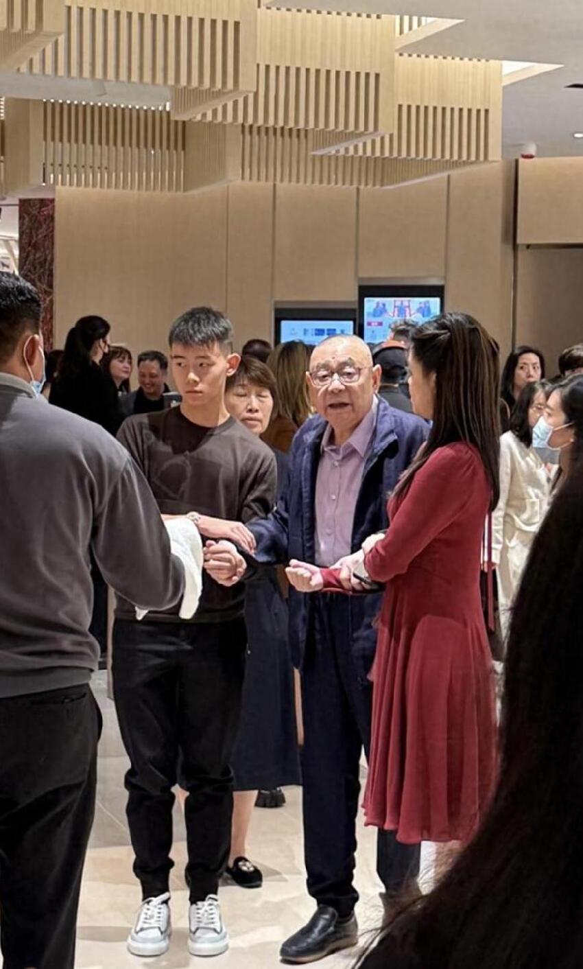 劉鑾雄低調過75歲生日，呂麗君女兒曬照慶祝，劉鑾雄年輕照罕曝光