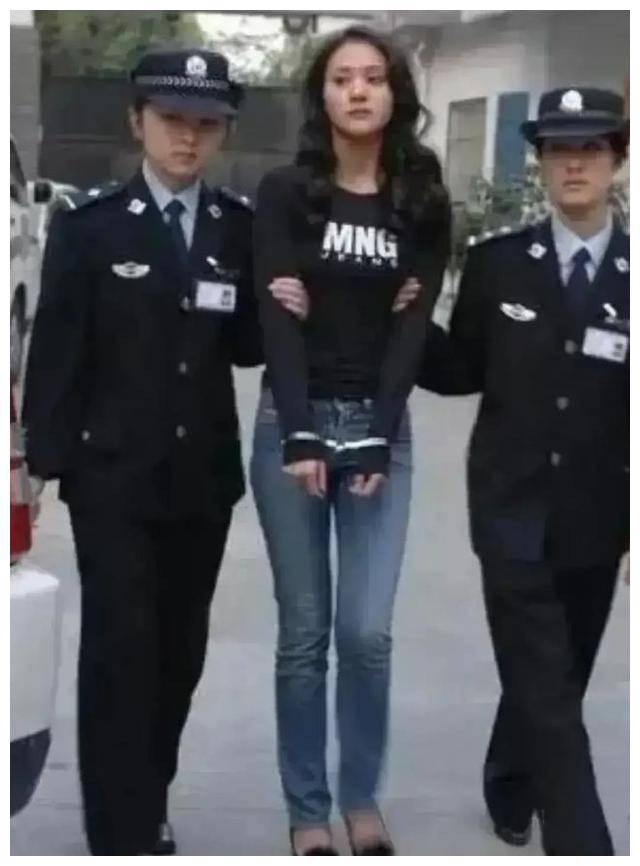 女殺人犯畢麗梅，執行死刑時未中要害，在火葬場的路上突然坐起