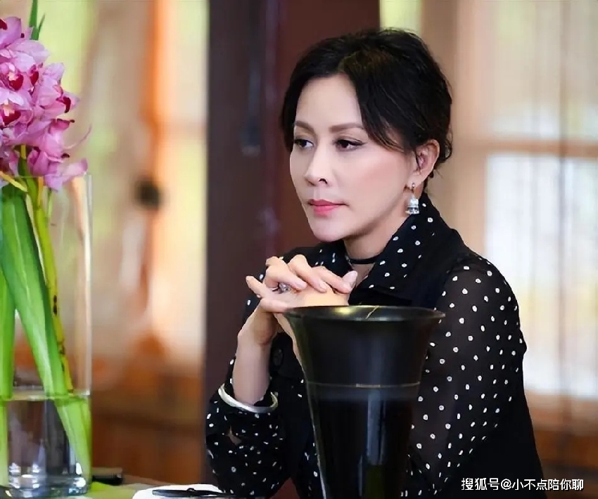 劉嘉玲徹底崩潰!當年綁架真相曝光,結婚17年無子真相大白!