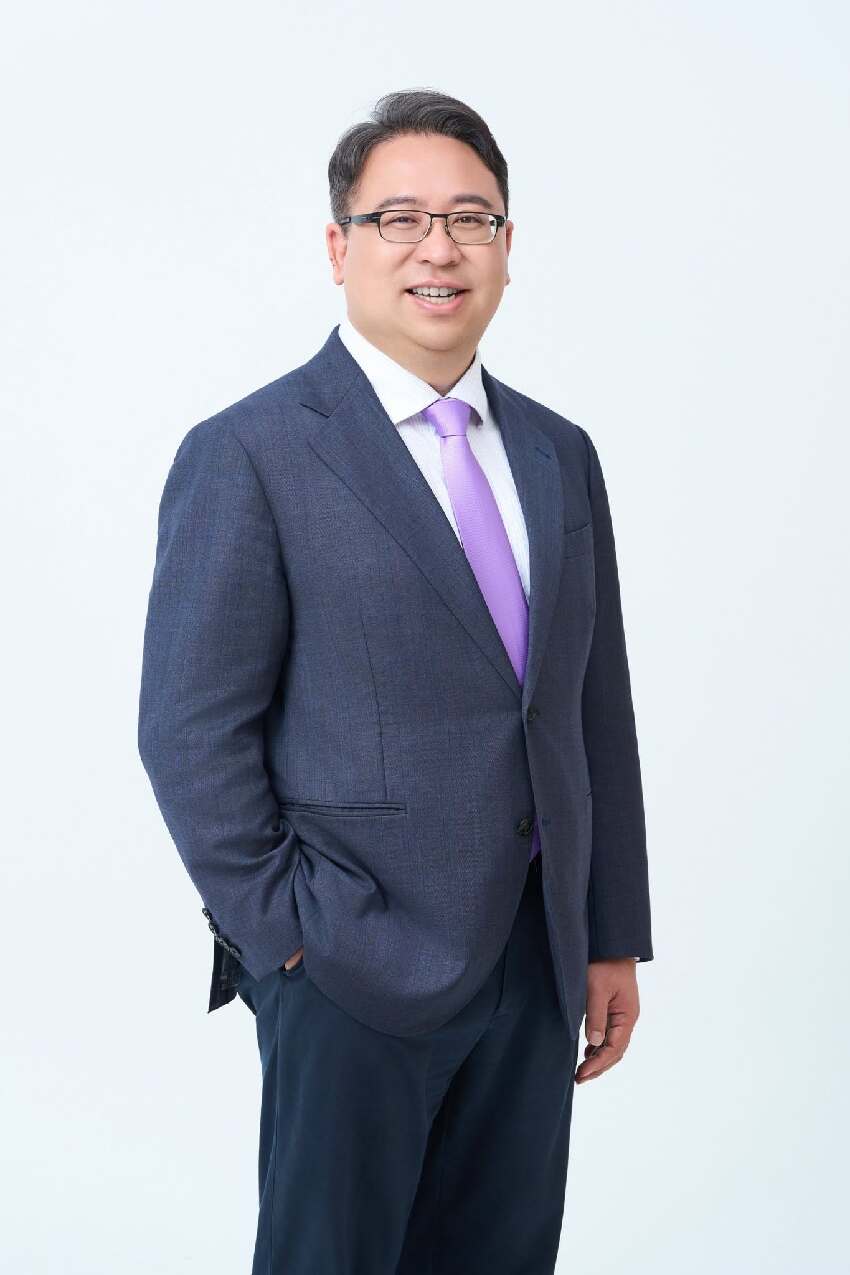 曾是建中陽光帥哥！民進黨大將「曬出年輕青澀照」　今昔對比他自嘲「變成市民信任的樣子」