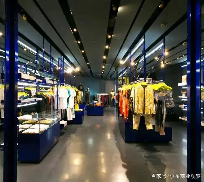 又一服裝巨頭倒下，負債73億，關千家門店，創始人也辭職了！