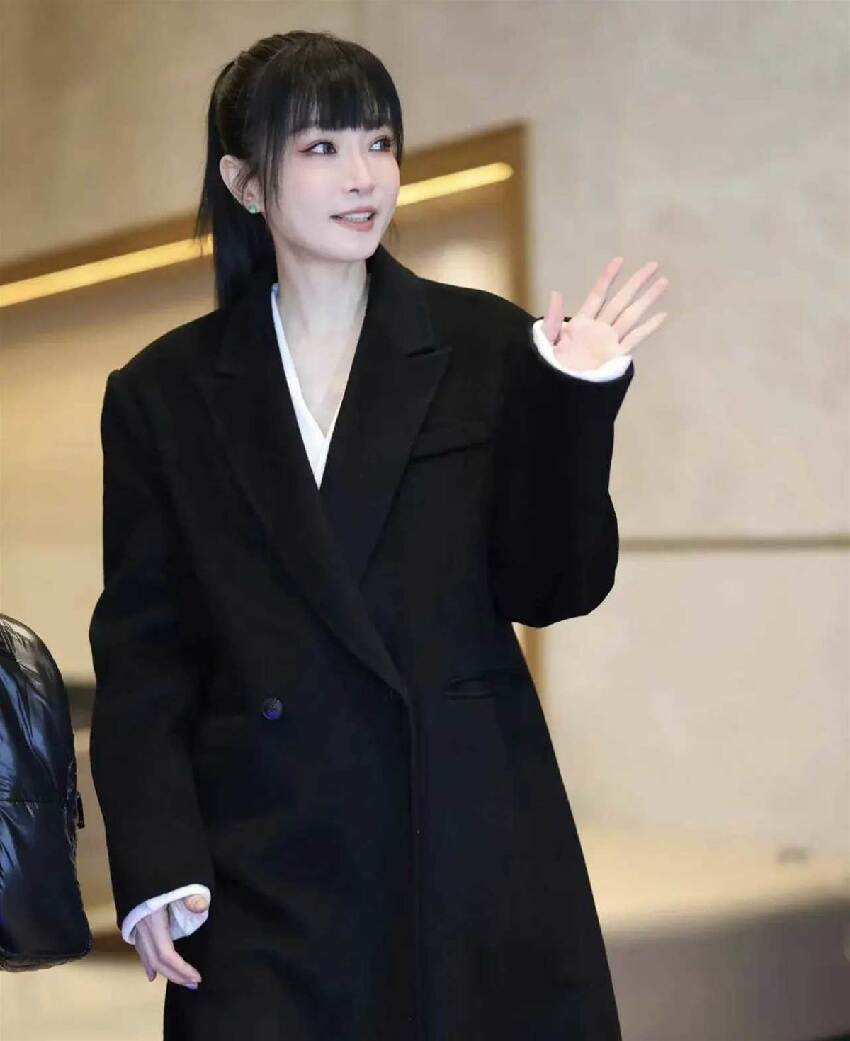 豬哥亮女兒謝金燕：18歲交通事故昏迷三天，美國生私生子，和父親反目