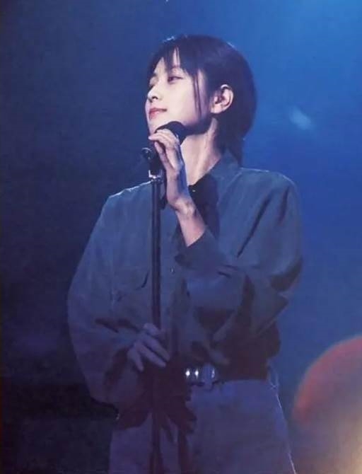 傳奇女星超神秘!低調一生僅「公開露面7次」迷倒萬千粉絲 「40歲躲不過意外」歌聲成經典