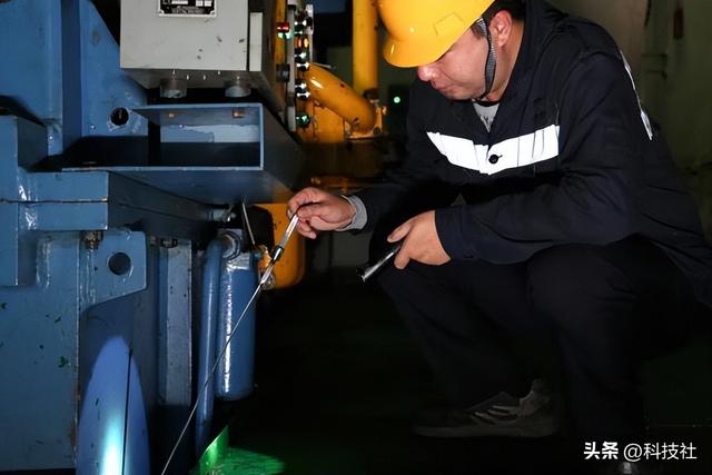 中國唯一的「海上鐵路」，火車到底是怎麼過海的？看完不得不佩服