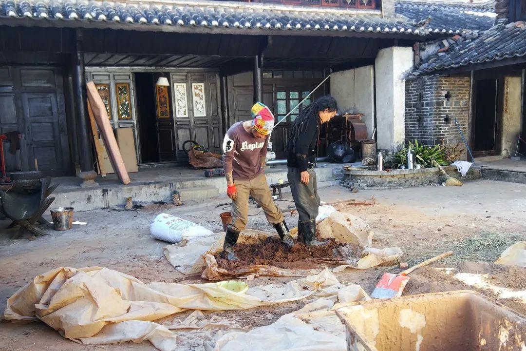 建立世外桃源！34歲女生「獨居荒山6年」過隱士生活　踐行環保「上廁所不用衛生紙」徒手開荒種地