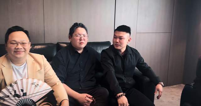 曝向太兒子向佑將在鎮上開餐廳！友人否認新戀情，疑再被當搖錢樹