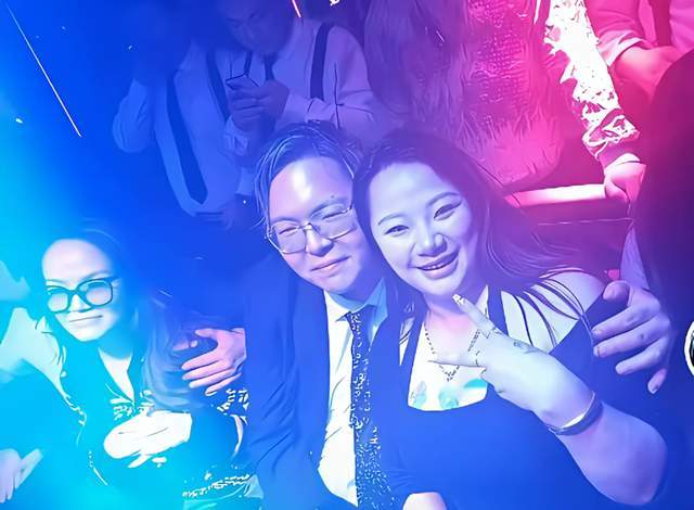 曝向太兒子向佑將在鎮上開餐廳！友人否認新戀情，疑再被當搖錢樹