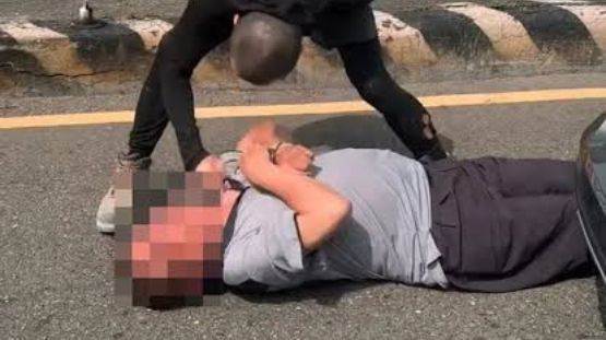 台中耍狠伯被打死！兒子要告網友把事情鬧大，為亡父拿刀辯：工作要割紙箱很正常