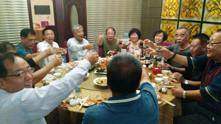 多年沒聯繫的同學！突然請客聚會「我臨時有事沒去」開始還惋惜　但1周後「高中好友透露的消息」讓我慶幸當初沒去