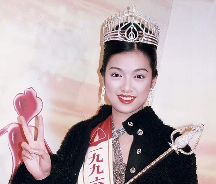 前港姐冠軍李珊珊胸部二次發育,大膽拍性感寫真,戰勝驚恐症再度復出