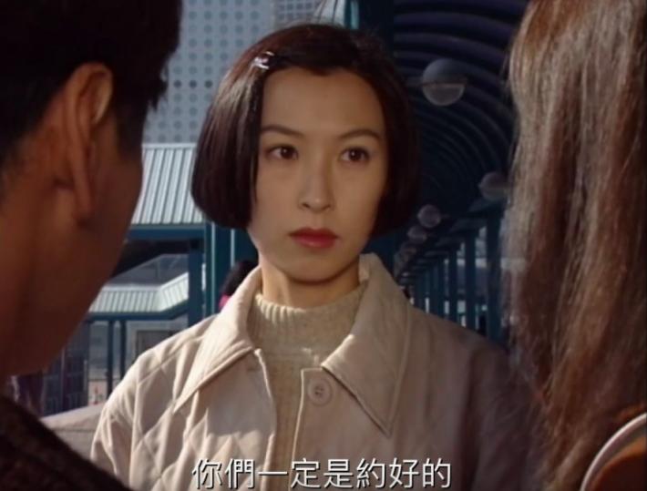 前港姐冠軍素顏照曝光，58歲靚到發光，與影帝結婚28年依舊甜蜜