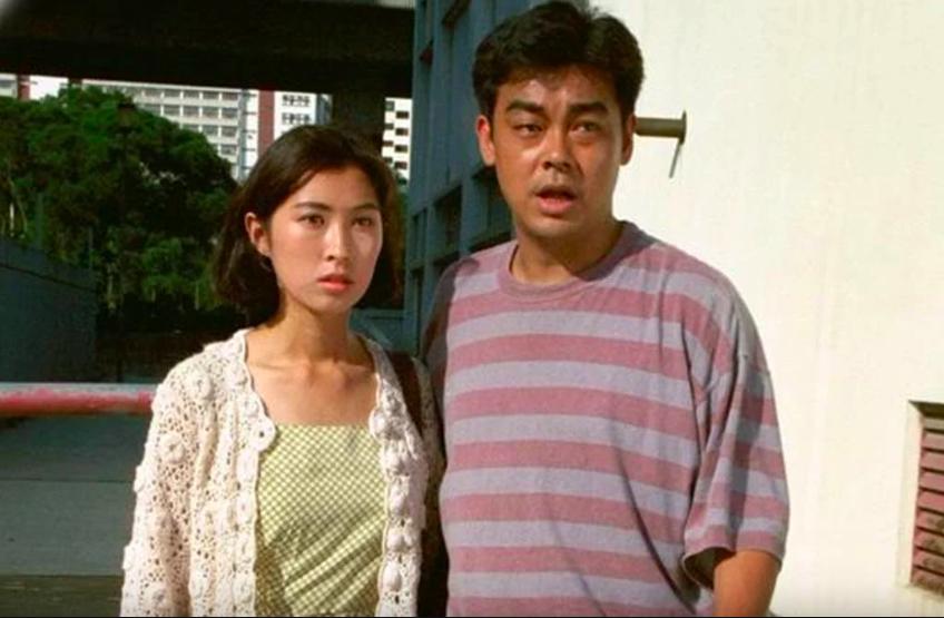 前港姐冠軍素顏照曝光，58歲靚到發光，與影帝結婚28年依舊甜蜜