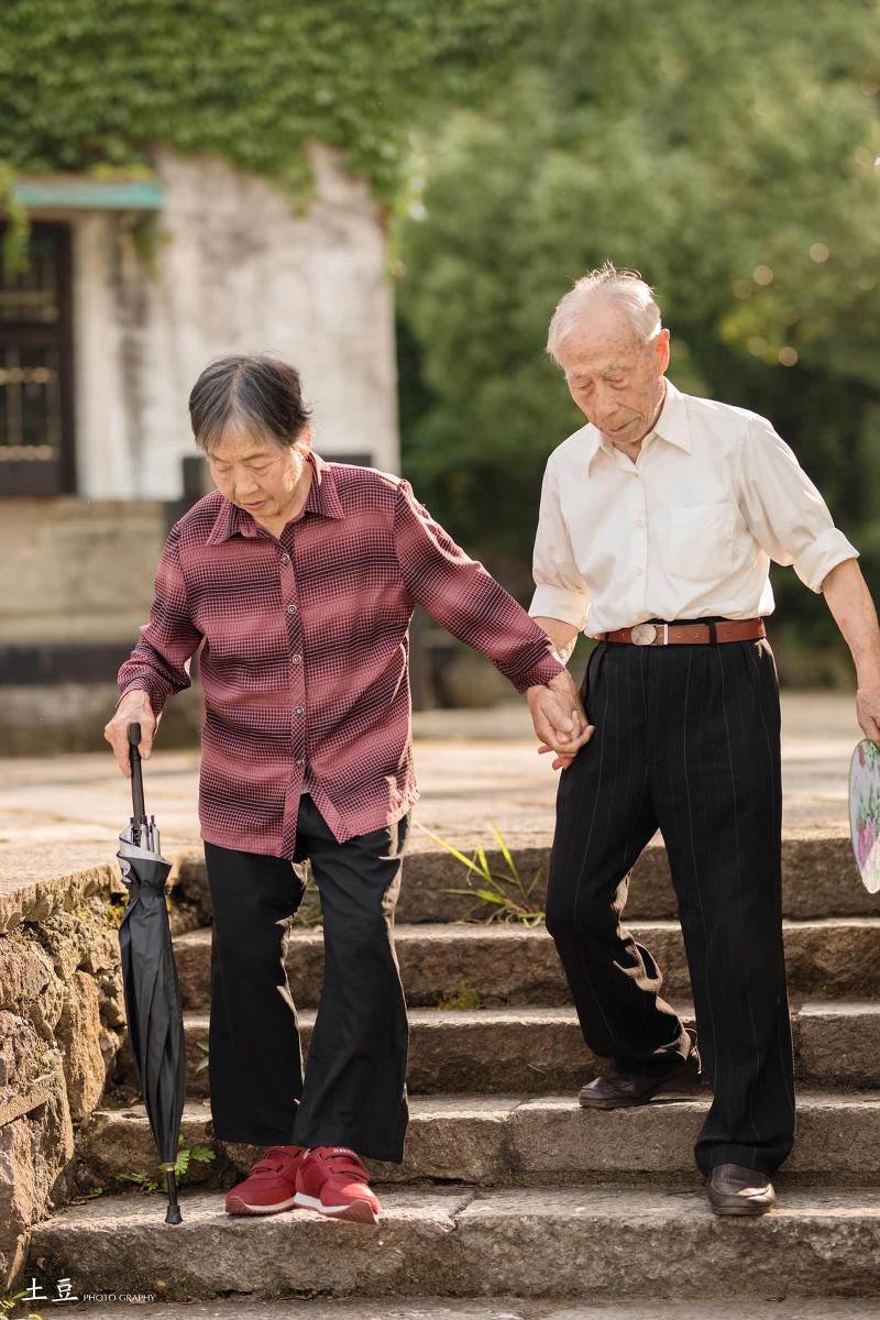 花1百萬給兒子買房，親家有鑰匙我卻進不去，我笑著給兒子斷了金援