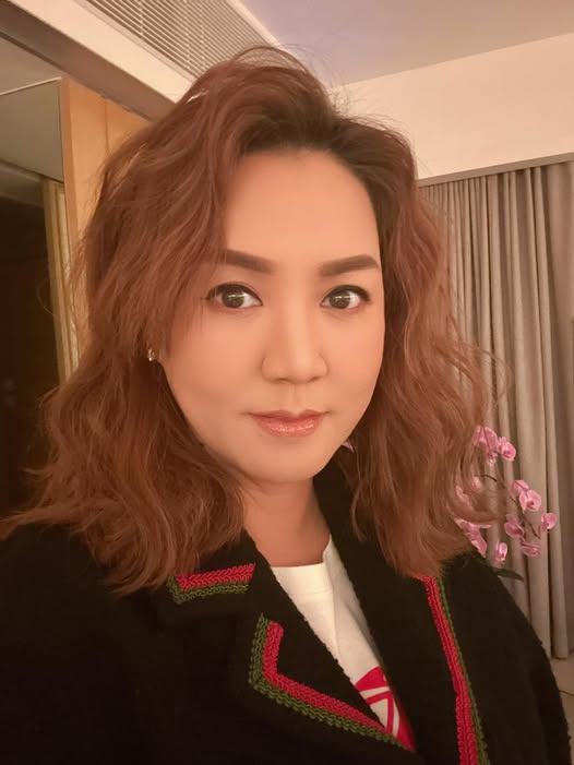 黎瑞恩見證23歲女兒大學畢業，赴澳洲參加畢業禮，自曝從頭哭到尾