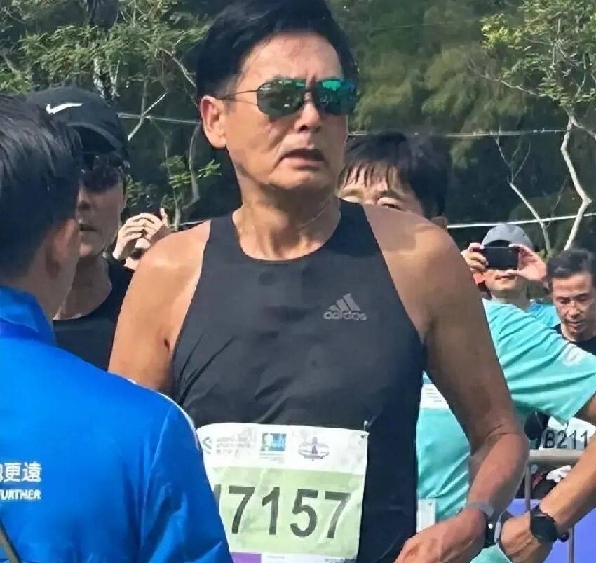 原創             同樣是60+港圈男神，周潤發和其他人對比，差別怎麼那麼大