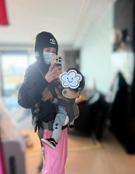 愷樂不藏了!首曝兒子超萌「高清正臉照」 網一看笑了:狸貓換太子
