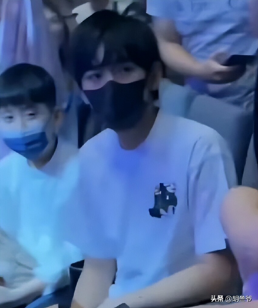 Kimi大量正臉照流出！身高1米8、嘴凸不像林志穎，下半張臉成敗筆