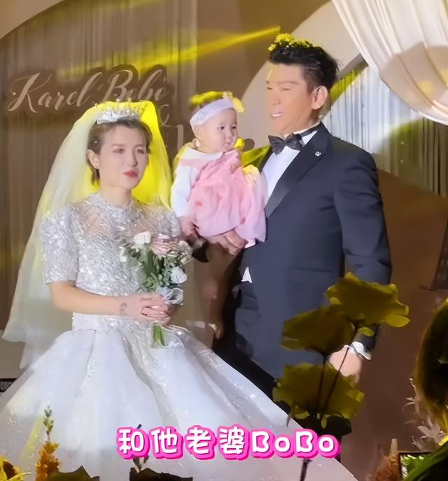 57歲港星黃子揚三婚迎娶小20歲太太，抱半歲兒子舉辦婚禮眾星祝賀