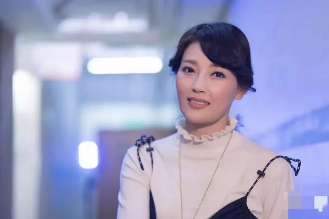 TVB「御用秘書」51歲保養得宜，與男友不婚不育20年，活得通透