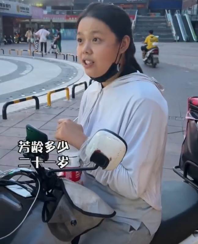 真人真事！丈夫離世，婆婆狠心拿走賠償金後將她趕出門，21歲單親媽帶娃跑外送，再苦都不怕：為了孩子我不能退縮