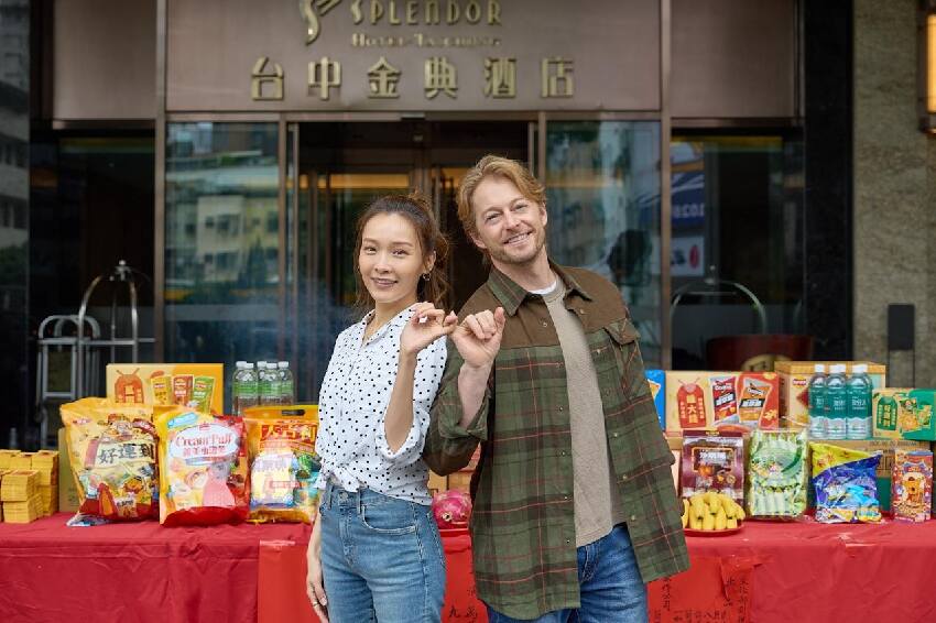 港姐徐淑敏53歲丈夫轉戰電影業,被曝已簽下李佳芯,稱投資逾8億