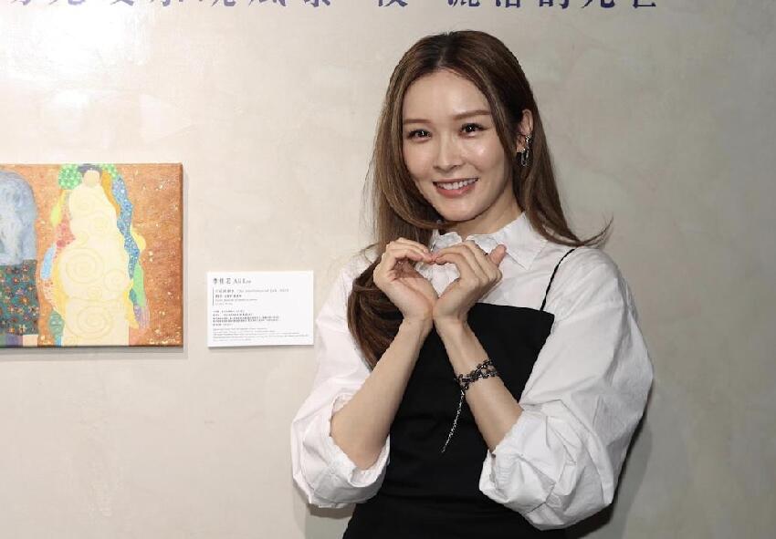 港姐徐淑敏53歲丈夫轉戰電影業,被曝已簽下李佳芯,稱投資逾8億