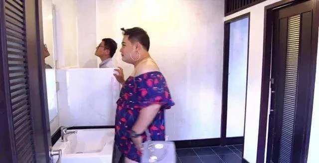 泰國旅遊上廁所，看到紫色標誌千萬別進，導遊：不聽的話會後悔哦！!
