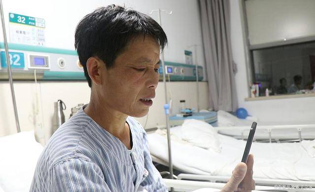 肝病「偷襲」,夜晚睡覺時,可能出現三種跡象,若沒中,肝還不錯