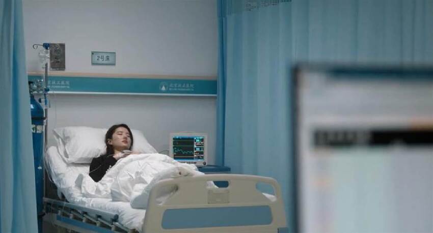 我哥,嫂大學時就交往,畢業沒多久就結婚一直很恩愛.... 直到一年前「大嫂主動坦承她出軌了」我哥氣炸失婚,最近我「在超市偶遇大嫂爸爸」我哭著衝回家:哥快點,不然來不及了!