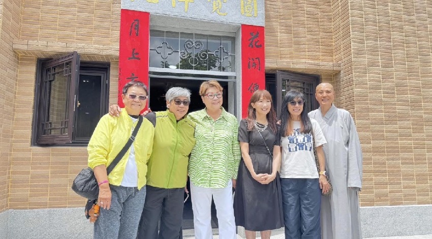 66歲陳玉蓮罕見現身，與米雪勞動節到禪院吃齋，65歲出家女星接待