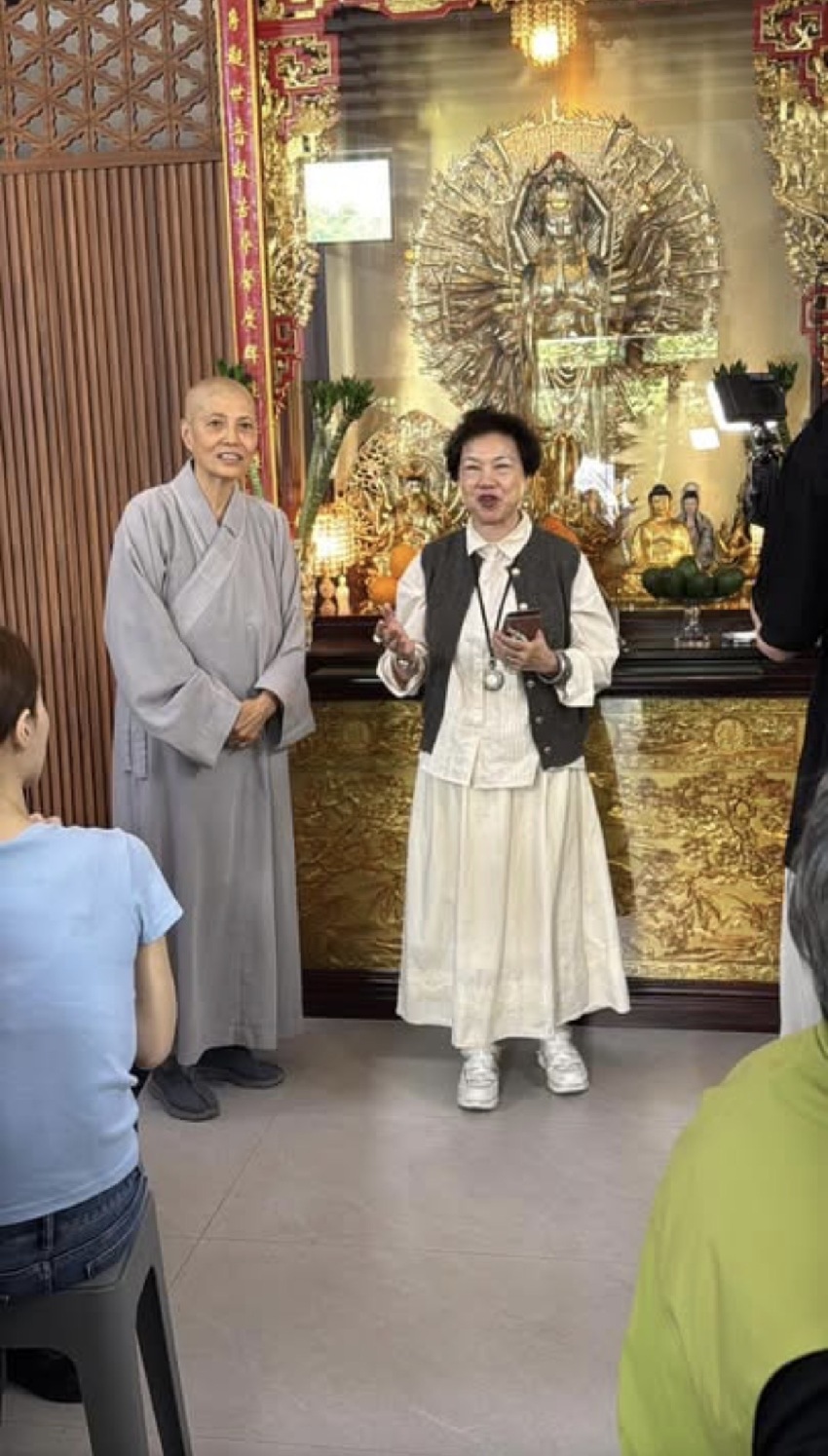 66歲陳玉蓮罕見現身，與米雪勞動節到禪院吃齋，65歲出家女星接待