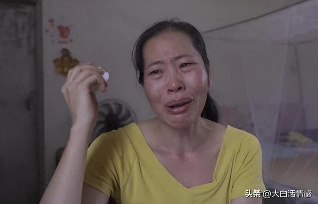 父親娶了後媽趕走女兒，6年後女兒事業有成歸來，到家後卻愣住了